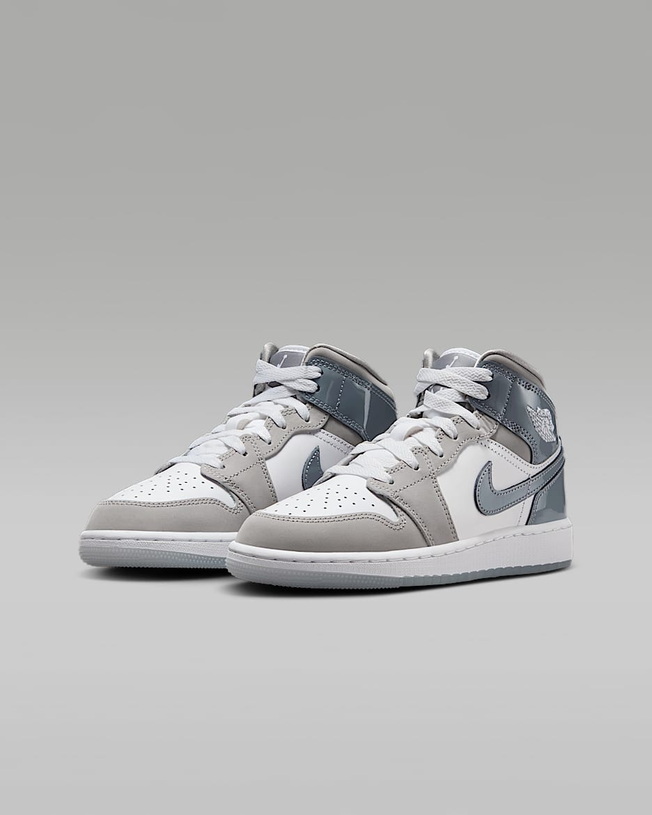 Air Jordan 1 Mid SE Big Kids Shoes. Nike